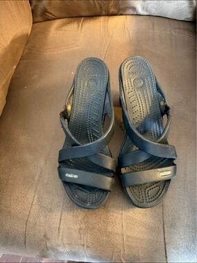 CROCS Women's Black Cypress Slide Heels